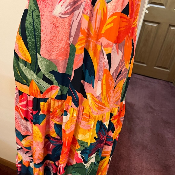 New dress absolutely beautiful size Small - Picture 9 of 10